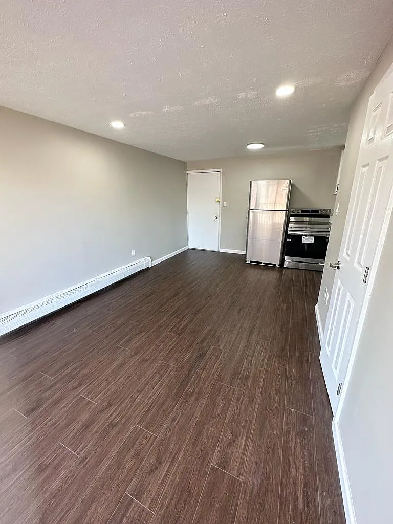 1 bed, 750 sqft, $895 — Photo 2