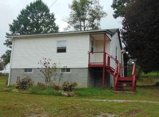 904 Maple Fork Rd, Mount Hope, WV 25880