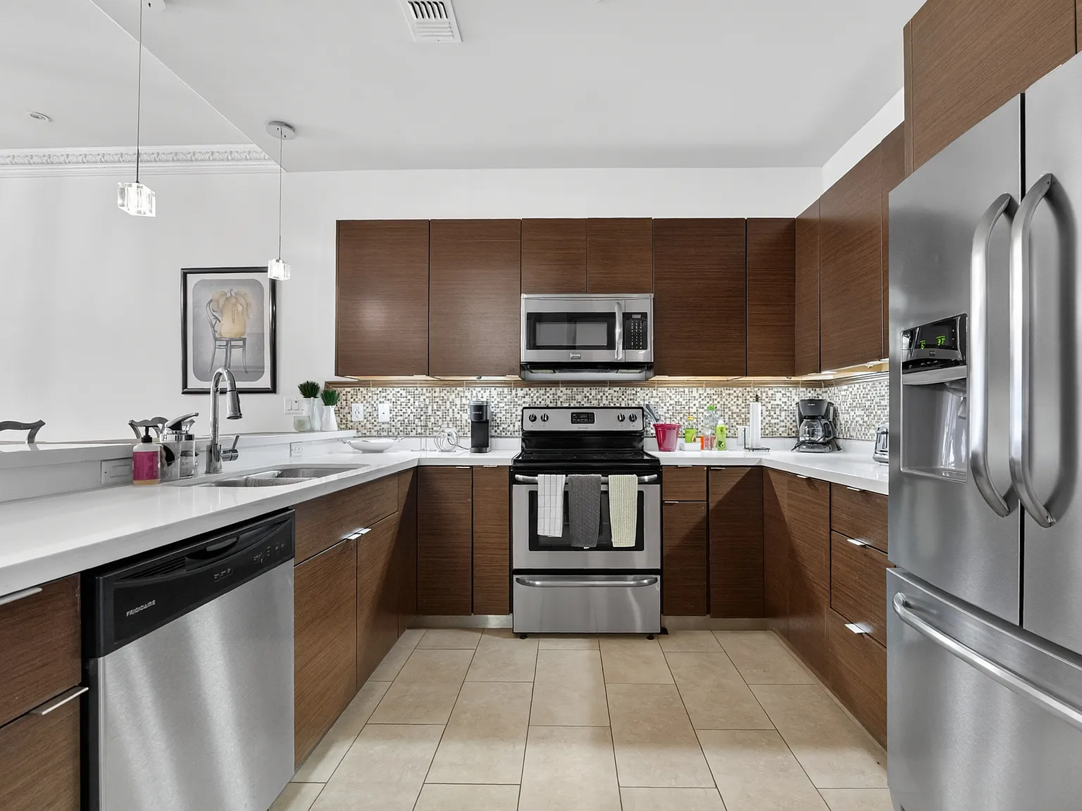 3 bed, 1456 sqft, $2,500 — Photo 2