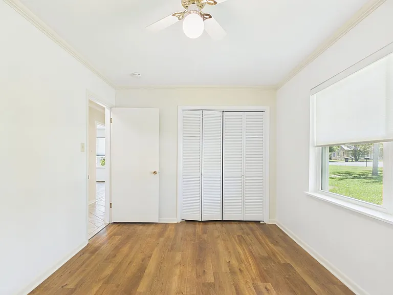 1206 Crenwelge Dr — Photo 14