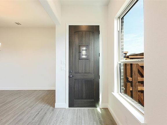 3rd image of 7600 Newtown Colo