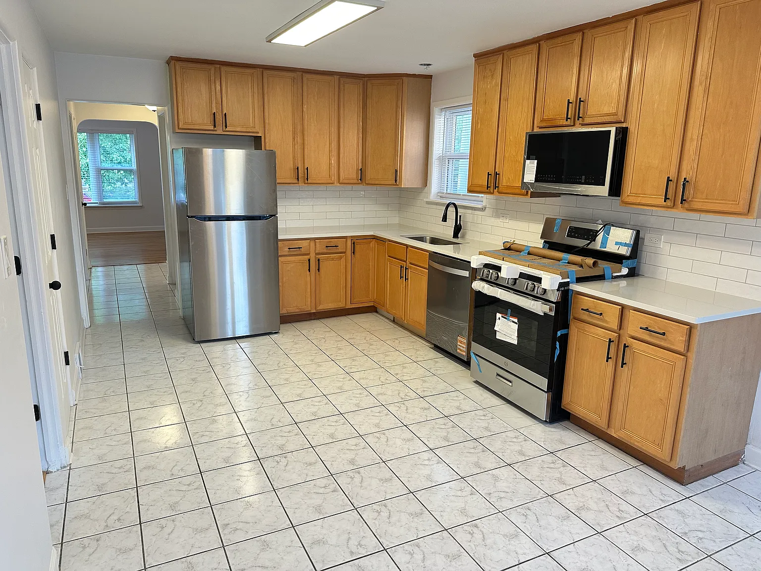 3 bed, $4,195 — Photo 3