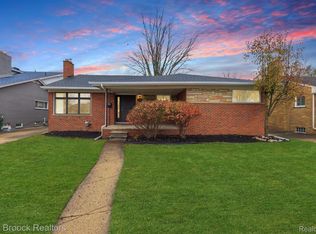 14221 Vernon St, Oak Park, MI 48237