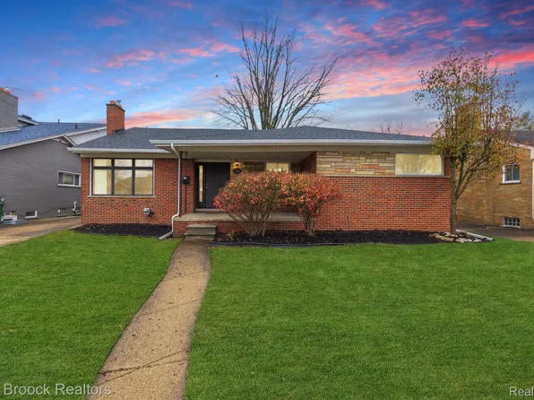 14221 Vernon St, Oak Park, MI 48237