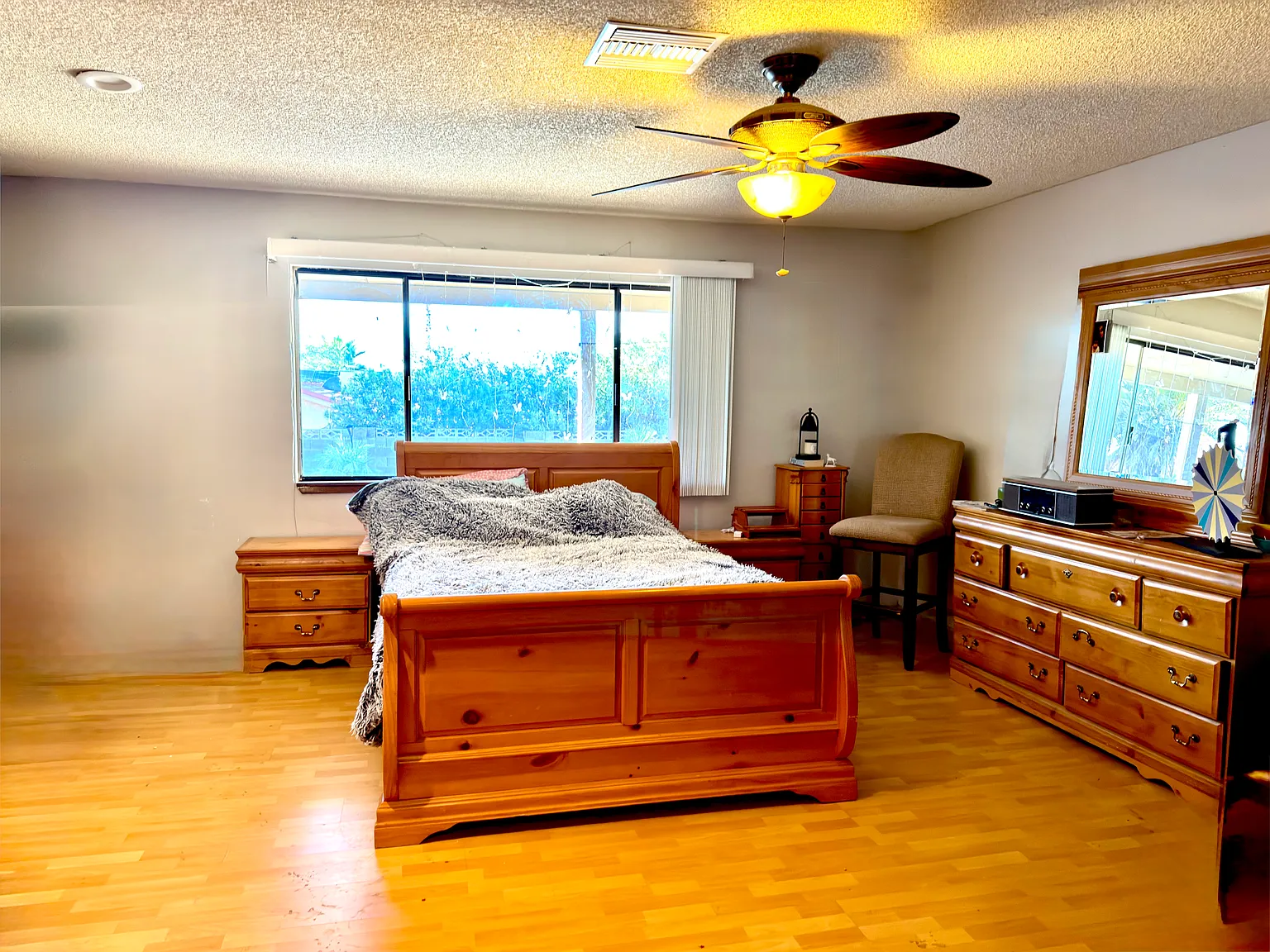 5 bed, 2871 sqft, $950 — Photo 1