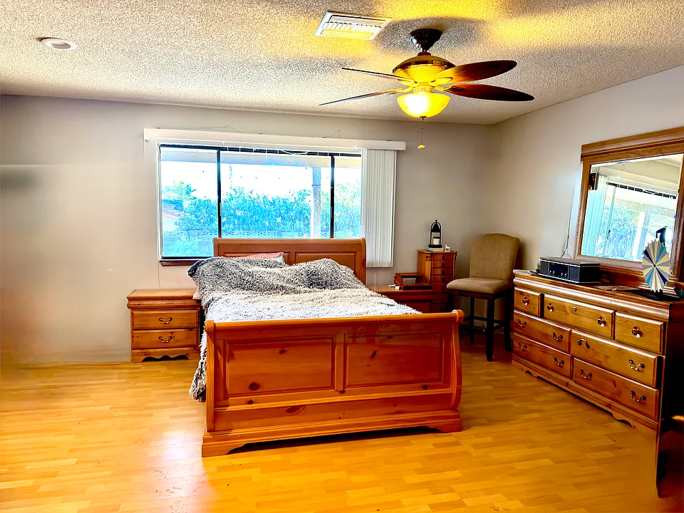 370 E Kimberly Dr