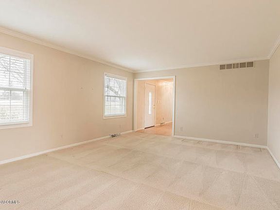 3rd image of 403 Oak Valley Ct