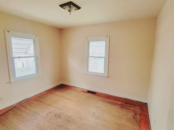 5th image of 1327 5th St