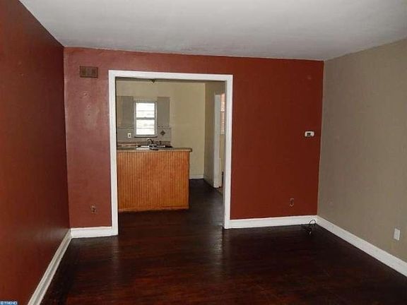 4th image of 1130 E Cheltenham Ave
