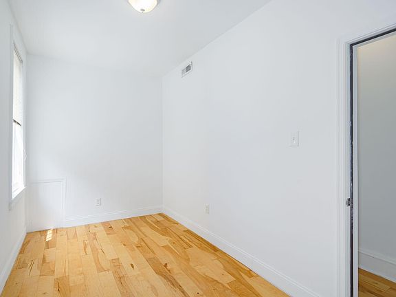 3rd image of 3239 N Park Ave