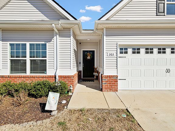 4th image of 303 Saint Charles Pl
