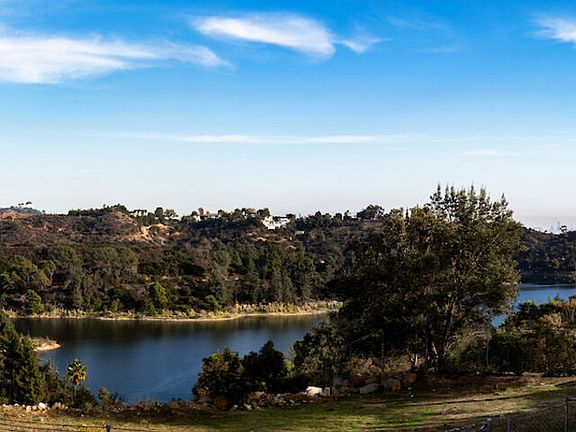 2nd image of 3018 Lakeridge Dr