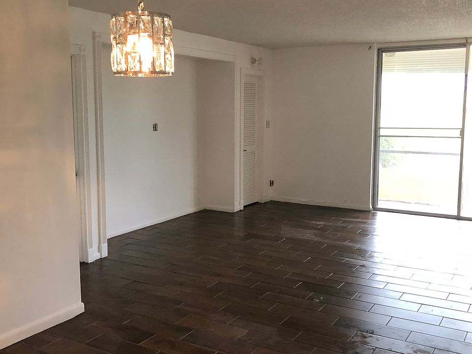 Large living room new tile