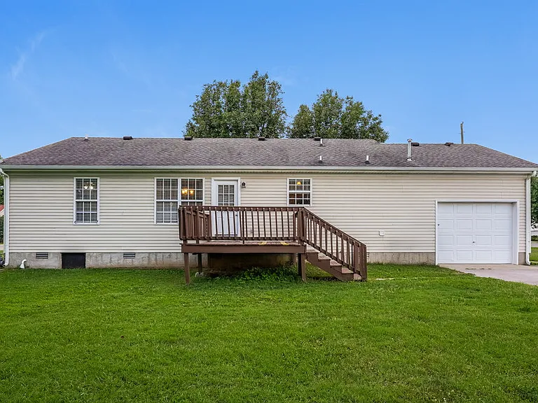 2826 Henderson Ln — Photo 16