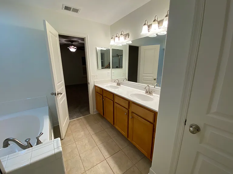 5629 Memorial Dr — Photo 30