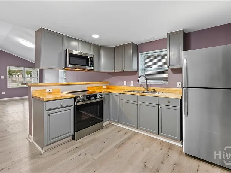 705 W 47th St — Photo 11