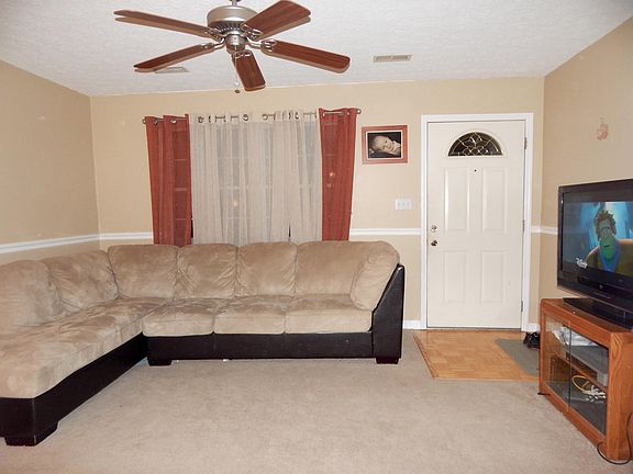 2nd image of 1401 Parkridge Dr
