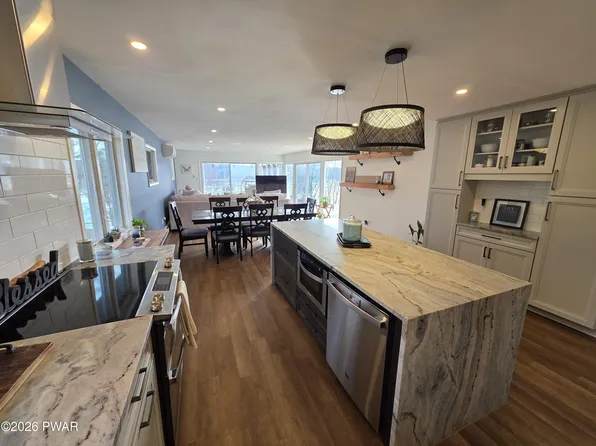 47 Summit Cir, Lakeville, PA 18438