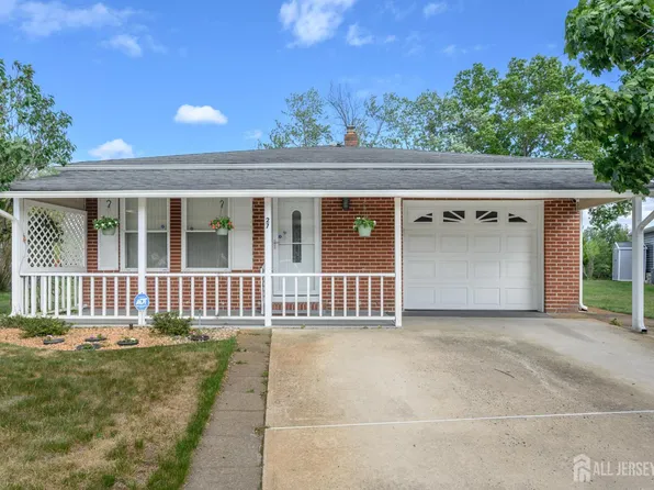 27 Bahamia Dr, Toms River, NJ 08757