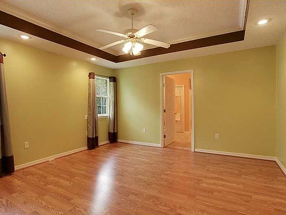 5th image of 409 Millwood Dr