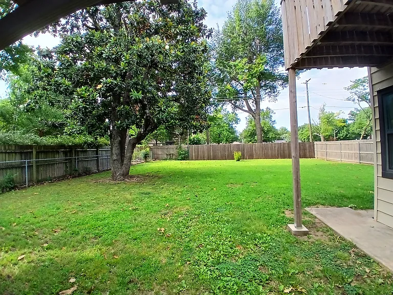 928 W Lindsey St — Photo 17