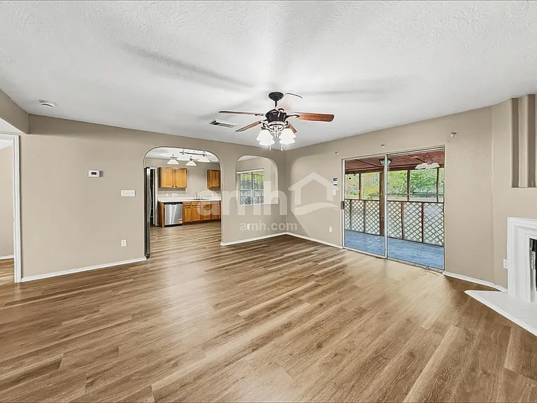 521 Emerald Fields Ln — Photo 7