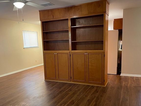 2nd image of 624 Elm St #B