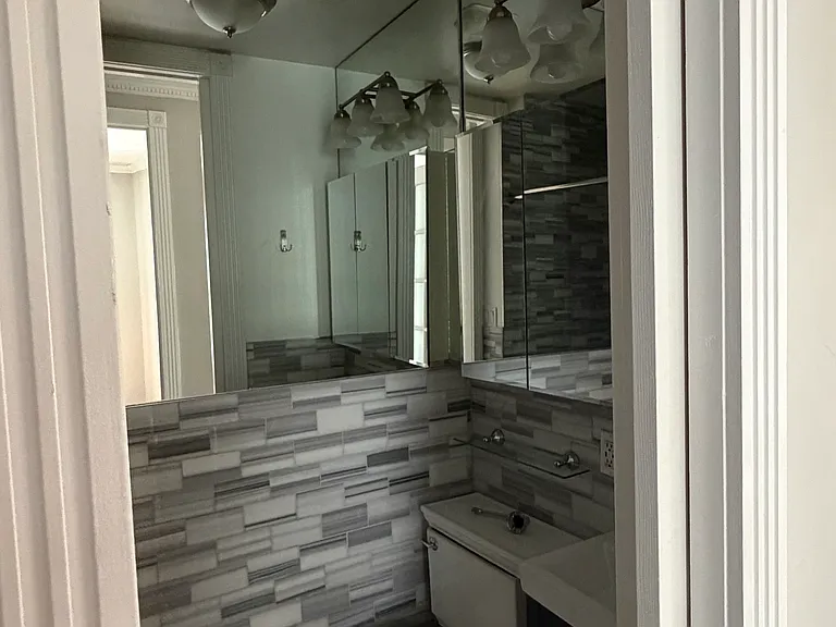 200 Stanton St #4 — Photo 2
