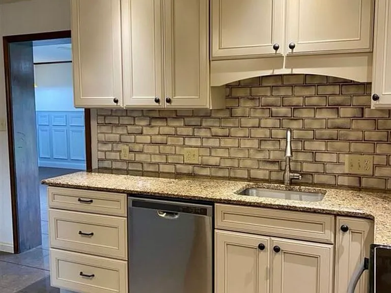 214 Tanglewood St #1 — Photo 10
