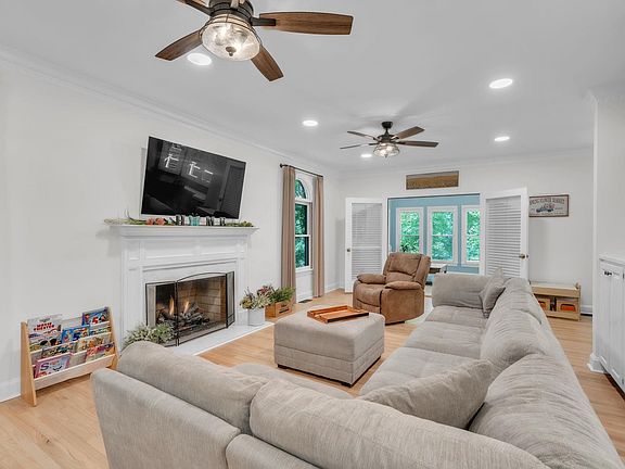3rd image of 203 Shefwood Dr