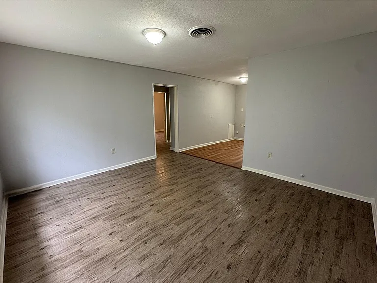 5122 Windemere St — Photo 2