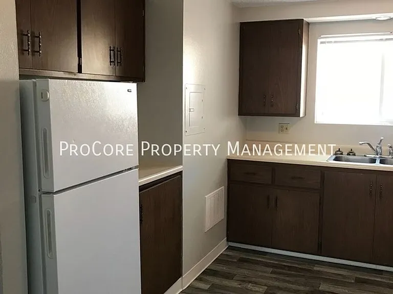 511 W Pine Ave — Photo 3