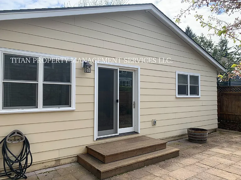 4819 NE 35th Pl #A — Photo 11