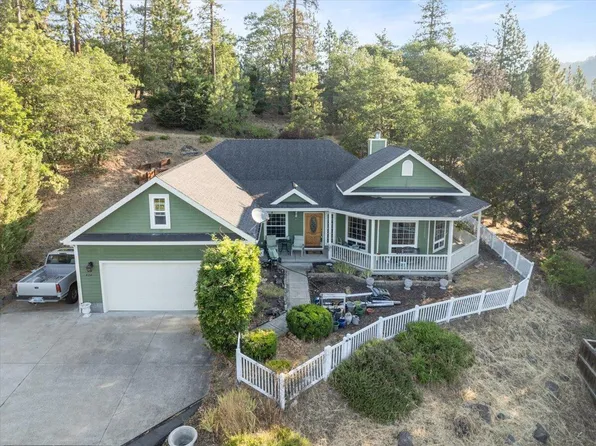 424 Cleveland St, Shady Cove, OR 97539