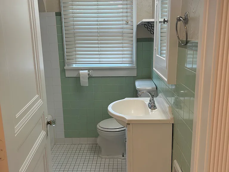 405 NW 32nd St #1/2 — Photo 4