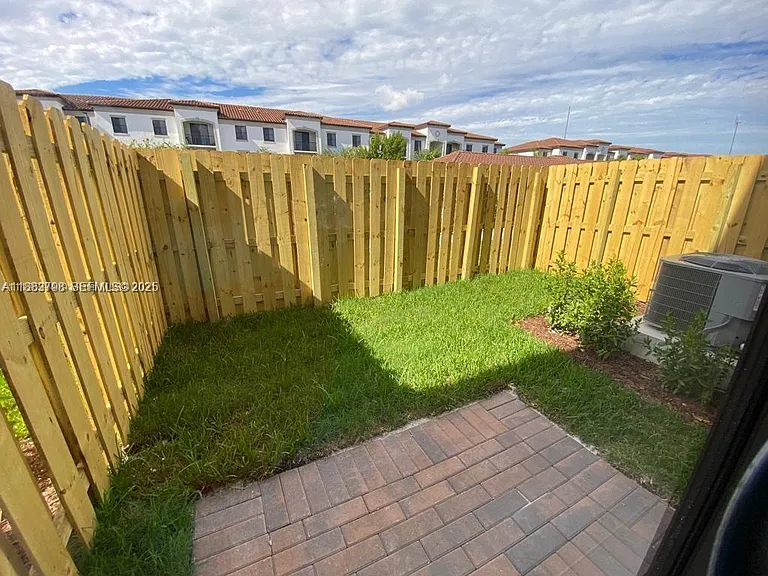 21071 NE 8th Ave — Photo 2