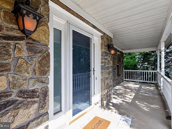 3rd image of 8 Shipwright Ct