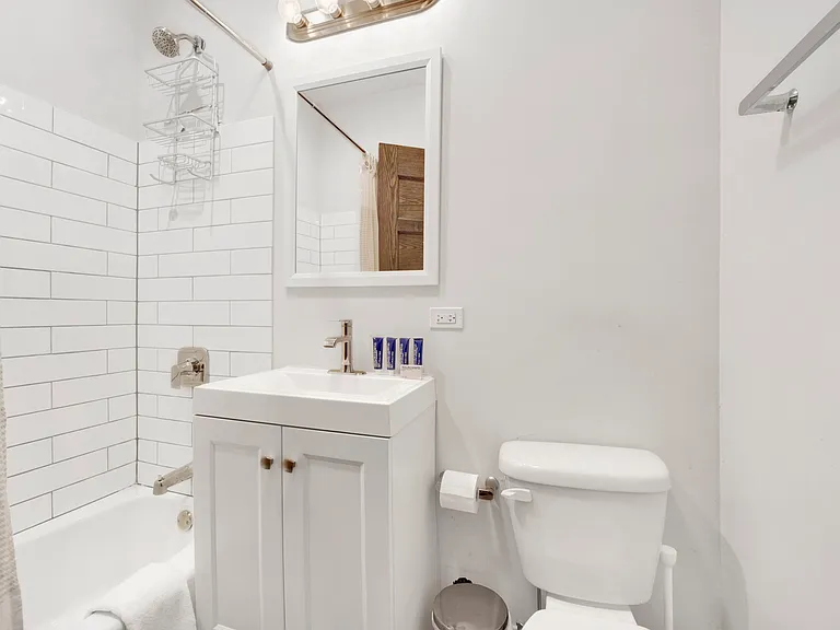 1010 W Dakin St #2 — Photo 9