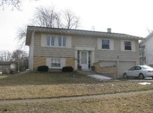 1645 Kingsdale Rd, Hoffman Estates, IL 60169