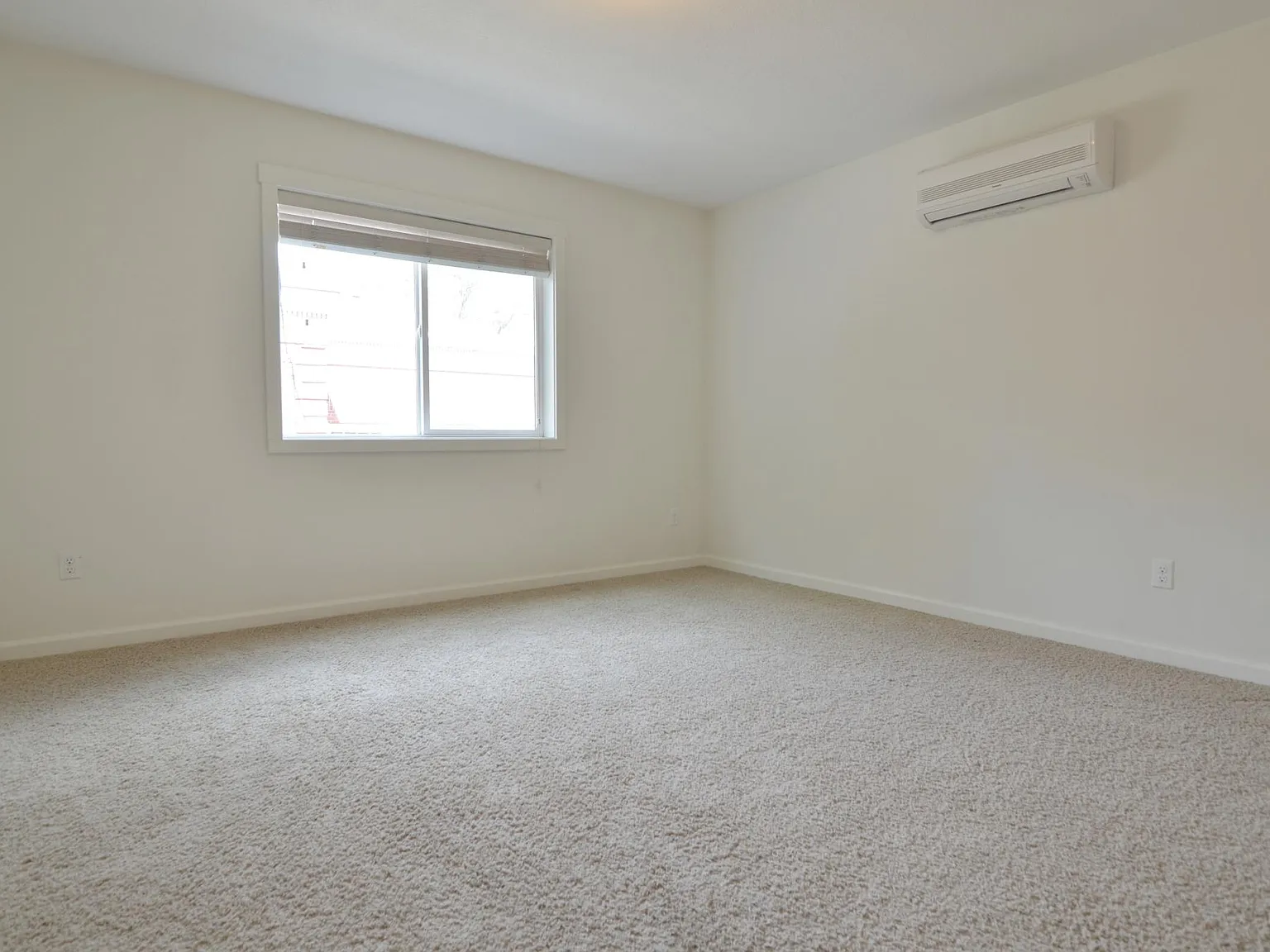 2 bed, 1000 sqft, $1,795 — Photo 3