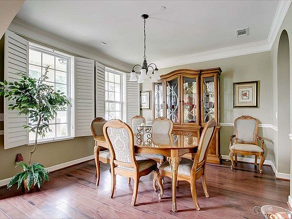4th image of 4632 Sawmill Pl