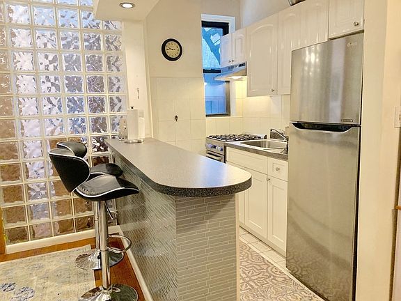 4th image of 350 E 54th St APT 3L