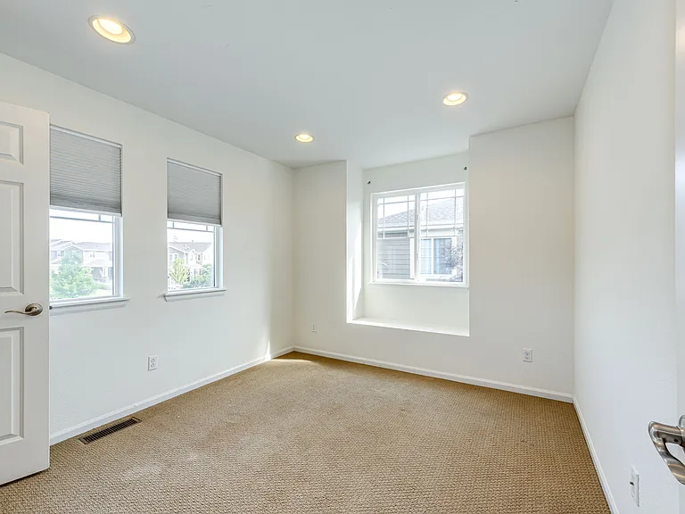 23797 Harwood Ave — Photo 16