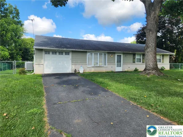 73 Willowdale Ave, Nazareth, PA 18064