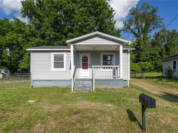 613 NW Market St, Browns Summit, NC 27320