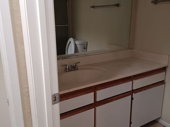 5th image of 44500 15th St E
