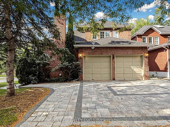 2nd image of 831 Regal Cres