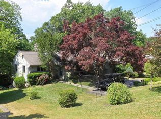 1128 Greentree Ln, Penn Valley, PA 19072