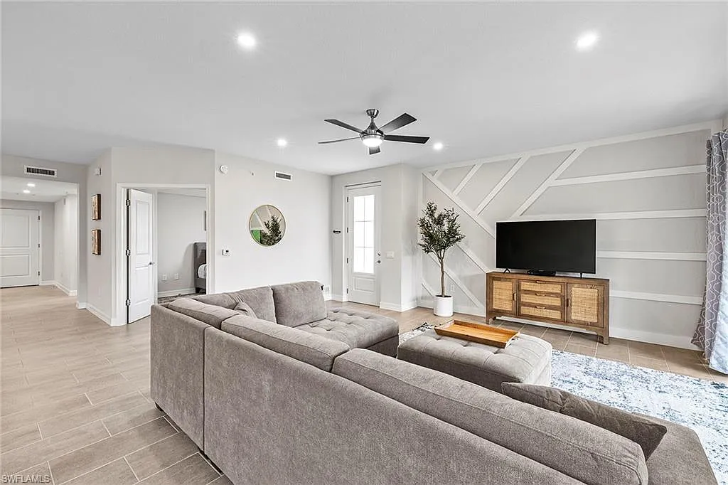 3 bed, 2.0 bath, 1980 sqft, $7,500 — Photo 4