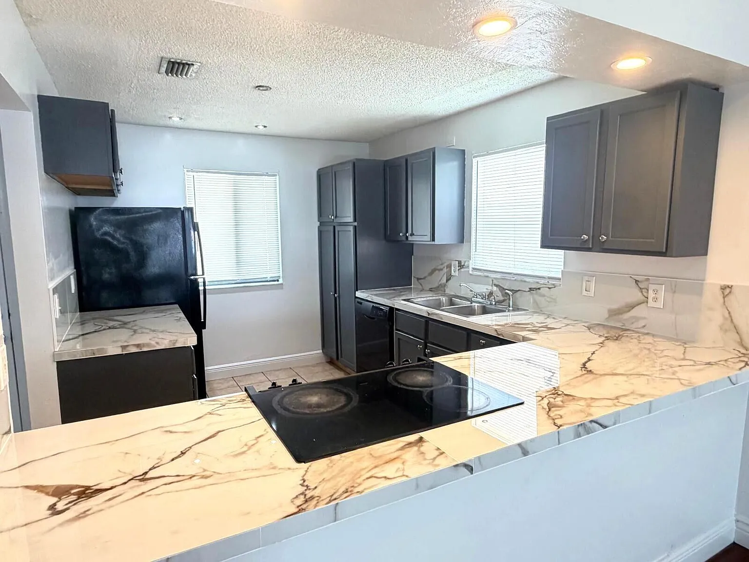 2 bed, 2.0 bath, 992 sqft, $2,150 — Photo 3